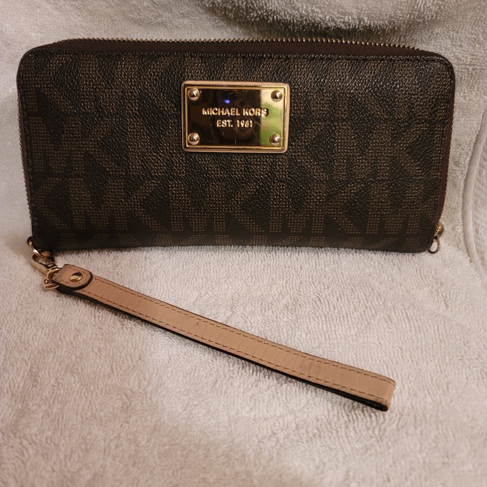 Wristlet